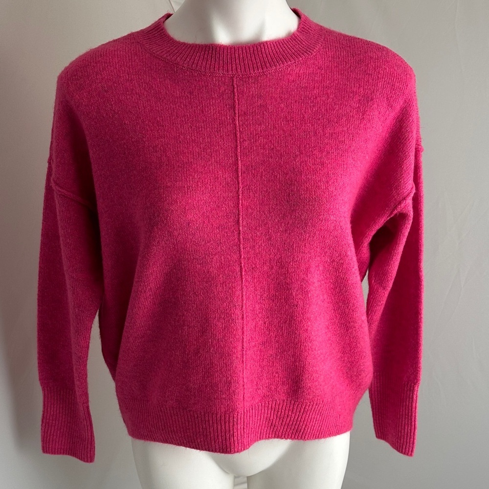 Vince Camuto cozy crew neck long sleeve extend shoulder sweater in Euphoria pink